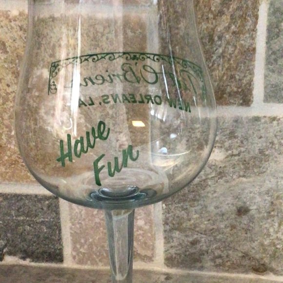 Set of two vintage Pat O'Brien's glasses, hurricane & stemmed cocktail - Picture 6 of 6